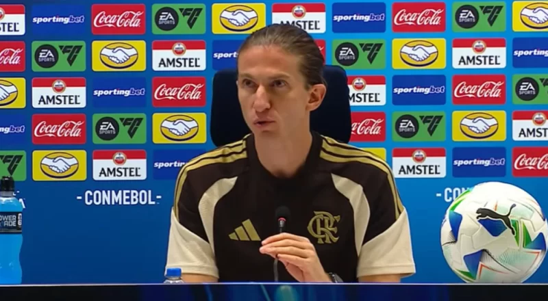 Filipe Luís durante partida do Flamengo no Estádio do Maracanã