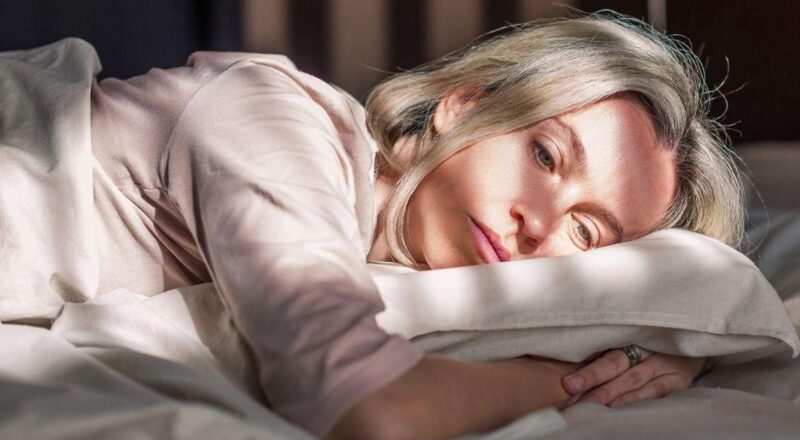 Imagem representativa do climatério em mulheres, mostrando diversas fases da vida feminina